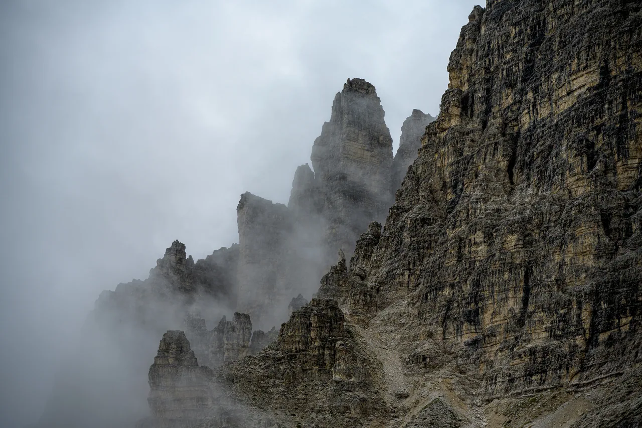 多洛米蒂 · 拉瓦雷多三峰