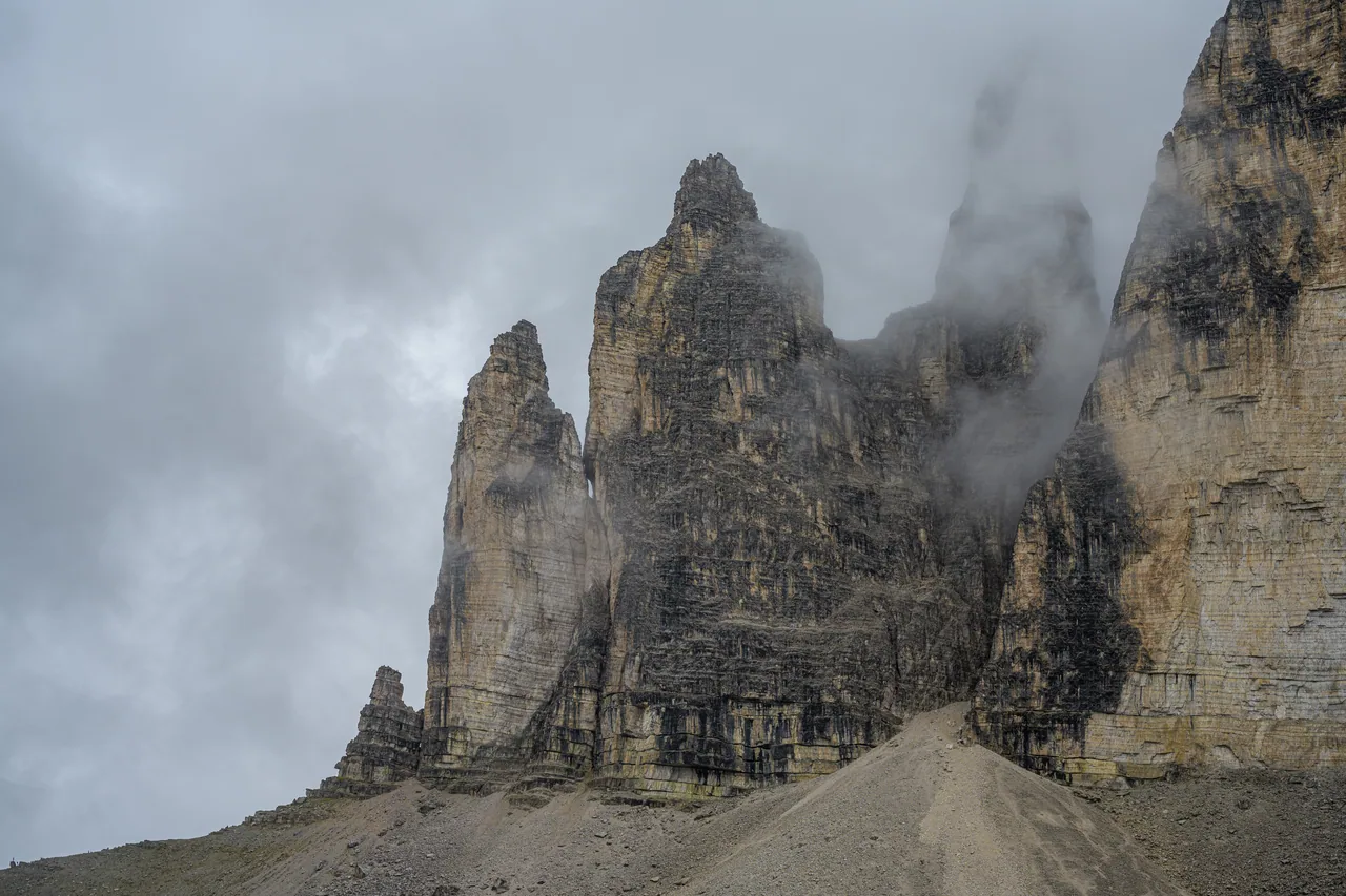 多洛米蒂 · 拉瓦雷多三峰